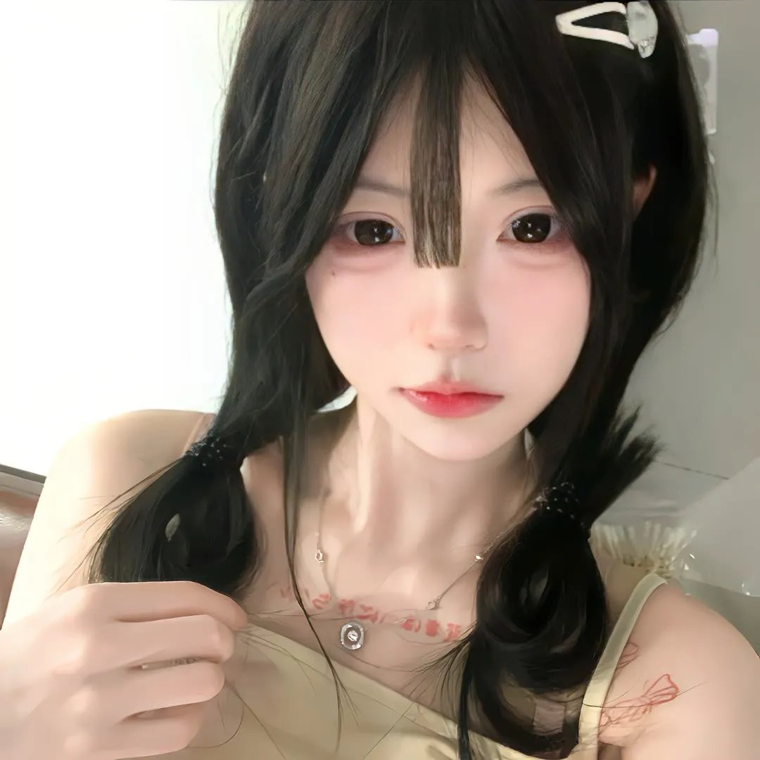 双眼凝视